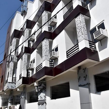 Hotel Rajshree Tanakpur Buitenkant foto