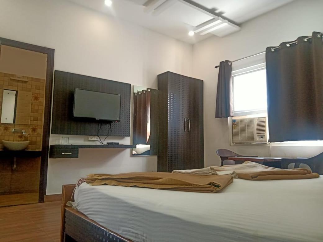 Hotel Rajshree Tanakpur Buitenkant foto