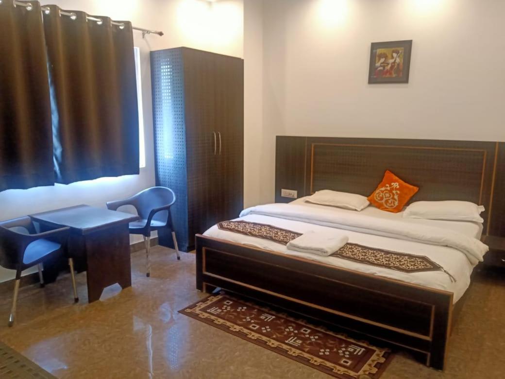 Hotel Rajshree Tanakpur Buitenkant foto