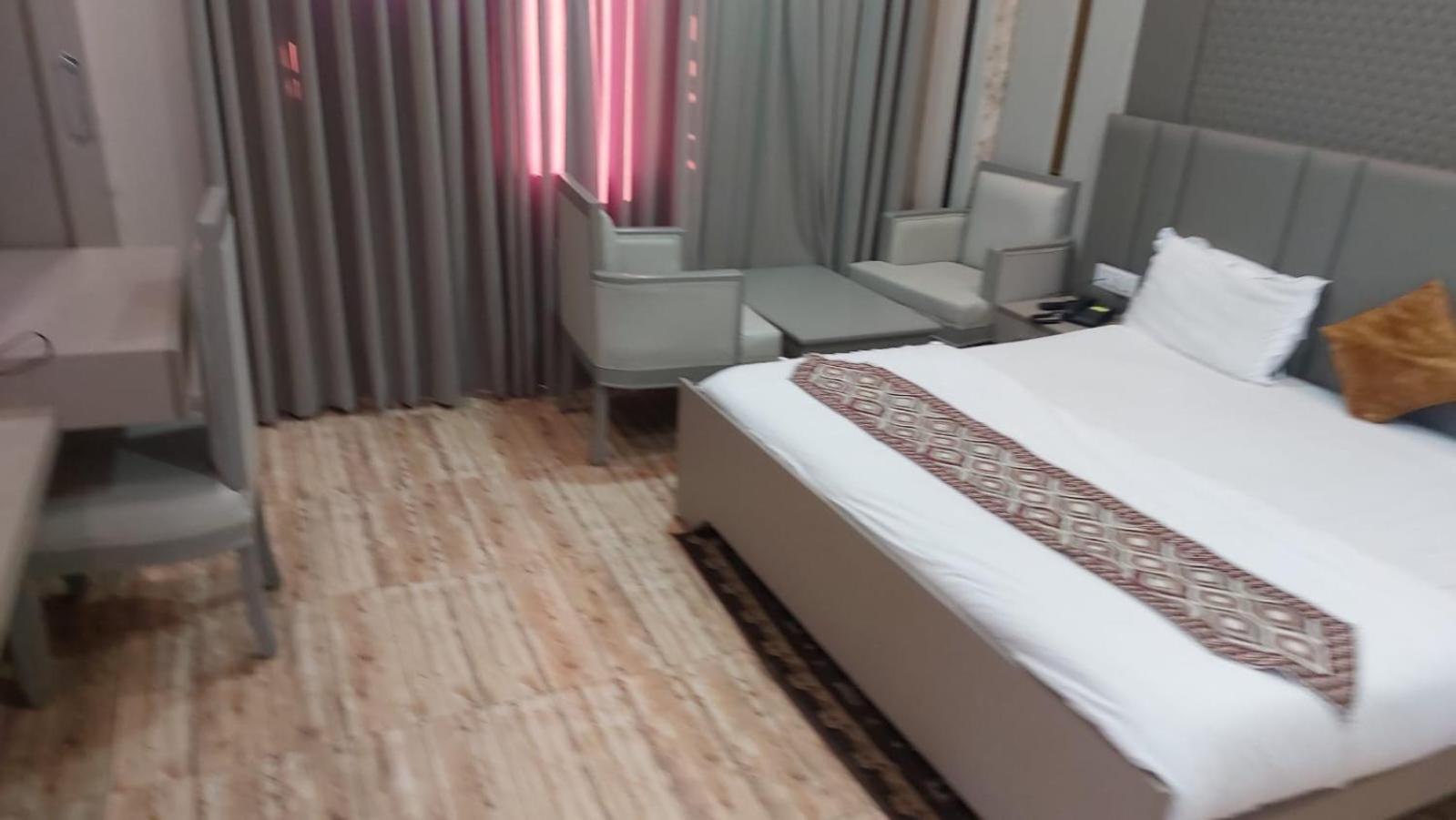 Hotel Rajshree Tanakpur Buitenkant foto