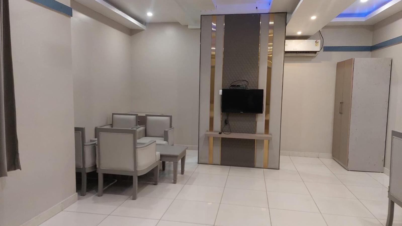 Hotel Rajshree Tanakpur Buitenkant foto