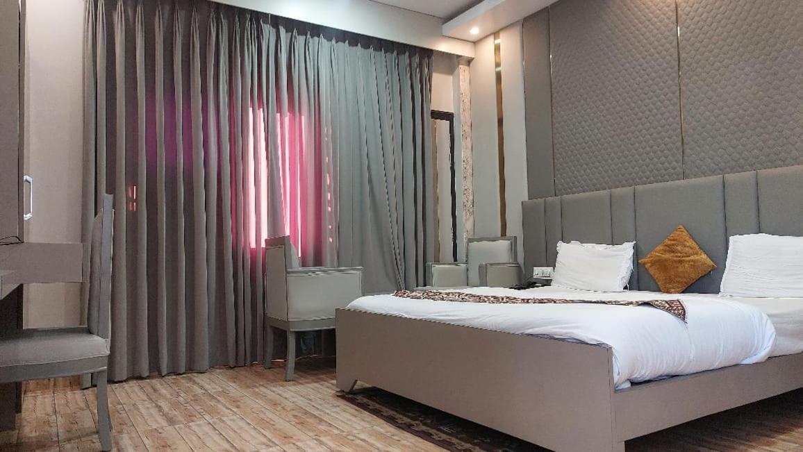 Hotel Rajshree Tanakpur Buitenkant foto