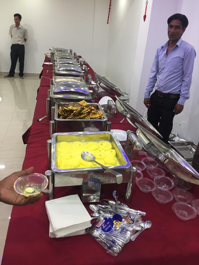 Hotel Rajshree Tanakpur Buitenkant foto